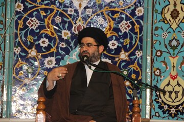 قیام عاشورا حجاب جهالت را از جامعه اسلامی برداشت