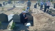 امام‌جمعه بروجن پای کار تغسیل و تدفین اموات کرونایی + عکس