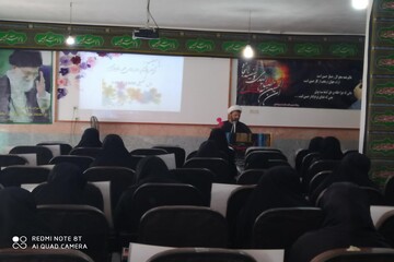 طلاب علمدار امام عصر(عج) باشند