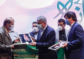 اهدای مدال طلای قهرمانی بهداد سلیمی به موزه آستان قدس رضوی