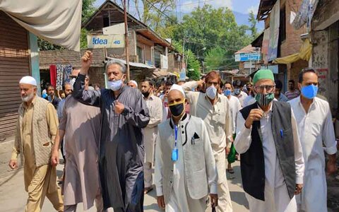 کشمیر میں پیغمبر اسلام (ص) کی اہانت کے خلاف  احتجاجی مظاہرے