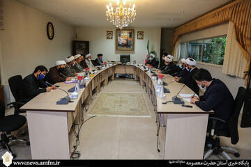 ظرفیت‌های همکاری حرم مطهر حضرت معصومه(س) با حوزه‌های علمیه بررسی شد