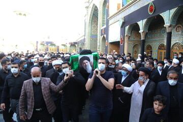 پیکر آیت الله هاشمی گلپایگانی در حرم حضرت معصومه(س) آرام گرفت