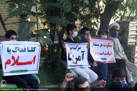 بالصور/ وقفة احتجاجية لطلاب العلوم الدينية في إدانة خيانة تطبيع الدول العربية في همدان