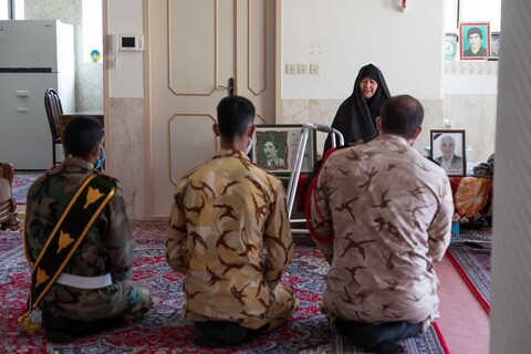 تصاویر/ تجلیل از والدین شهدای سرباز استان یزد