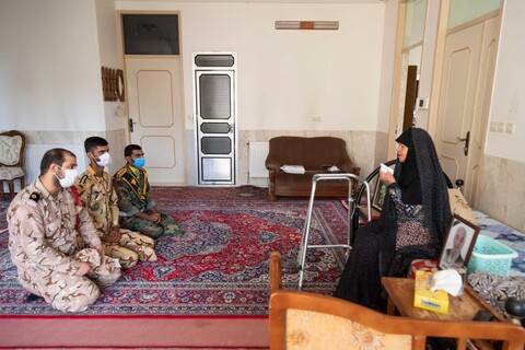 تصاویر/ تجلیل از والدین شهدای سرباز استان یزد