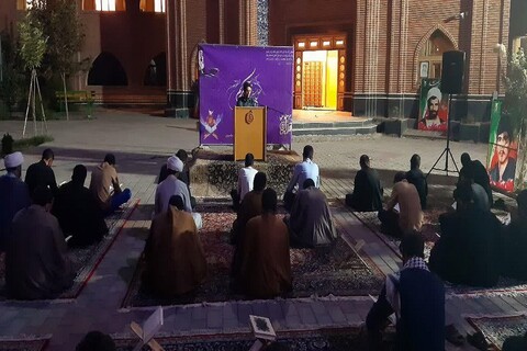 تصاویر/ محفل انس با قرآن کریم در مدرسه علمیه امام خمینی (ره) خوی