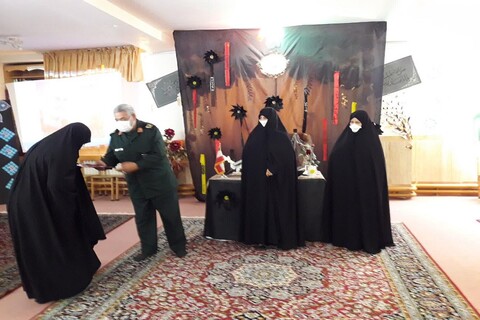 تصاویر/  برگزاری مراسم هفته دفاع مقدس در مدرسع علمیه الزهرا (س) خوی