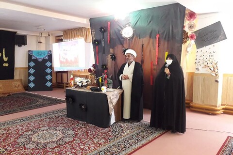 تصاویر/  برگزاری مراسم هفته دفاع مقدس در مدرسع علمیه الزهرا (س) خوی