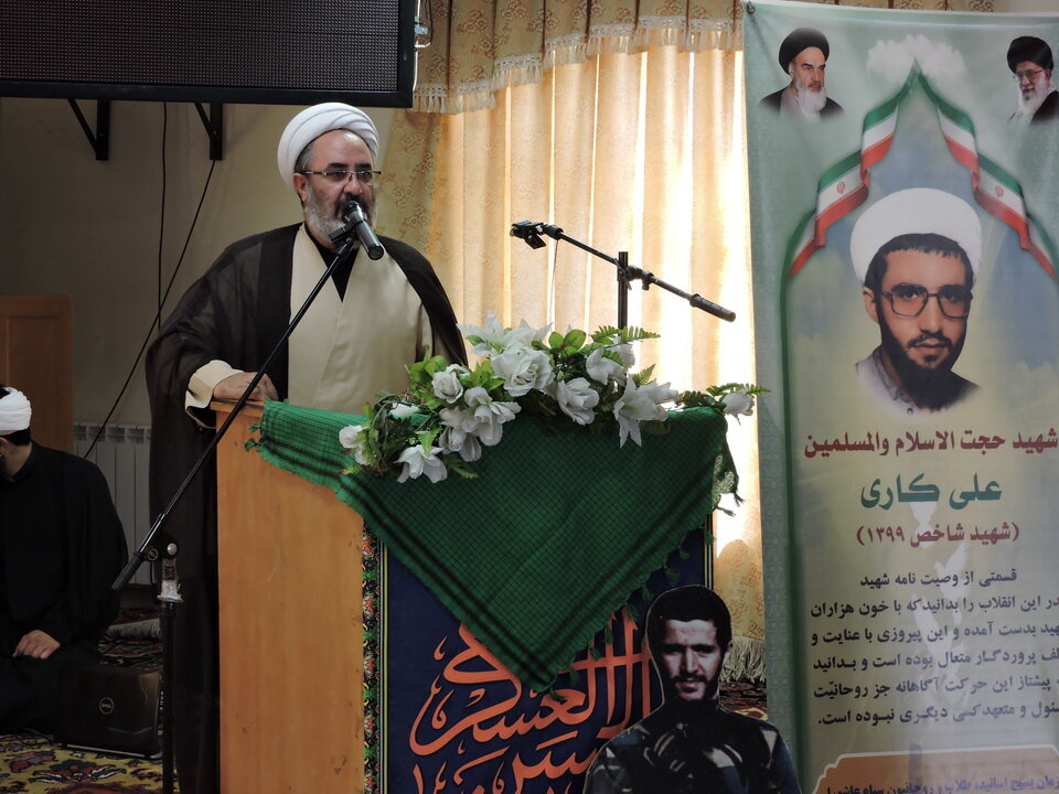 تصاویر /  مراسم بزرگداشت هفته دفاع مقدس در مدرسه علمیه ولیعصر (عج) تبریز