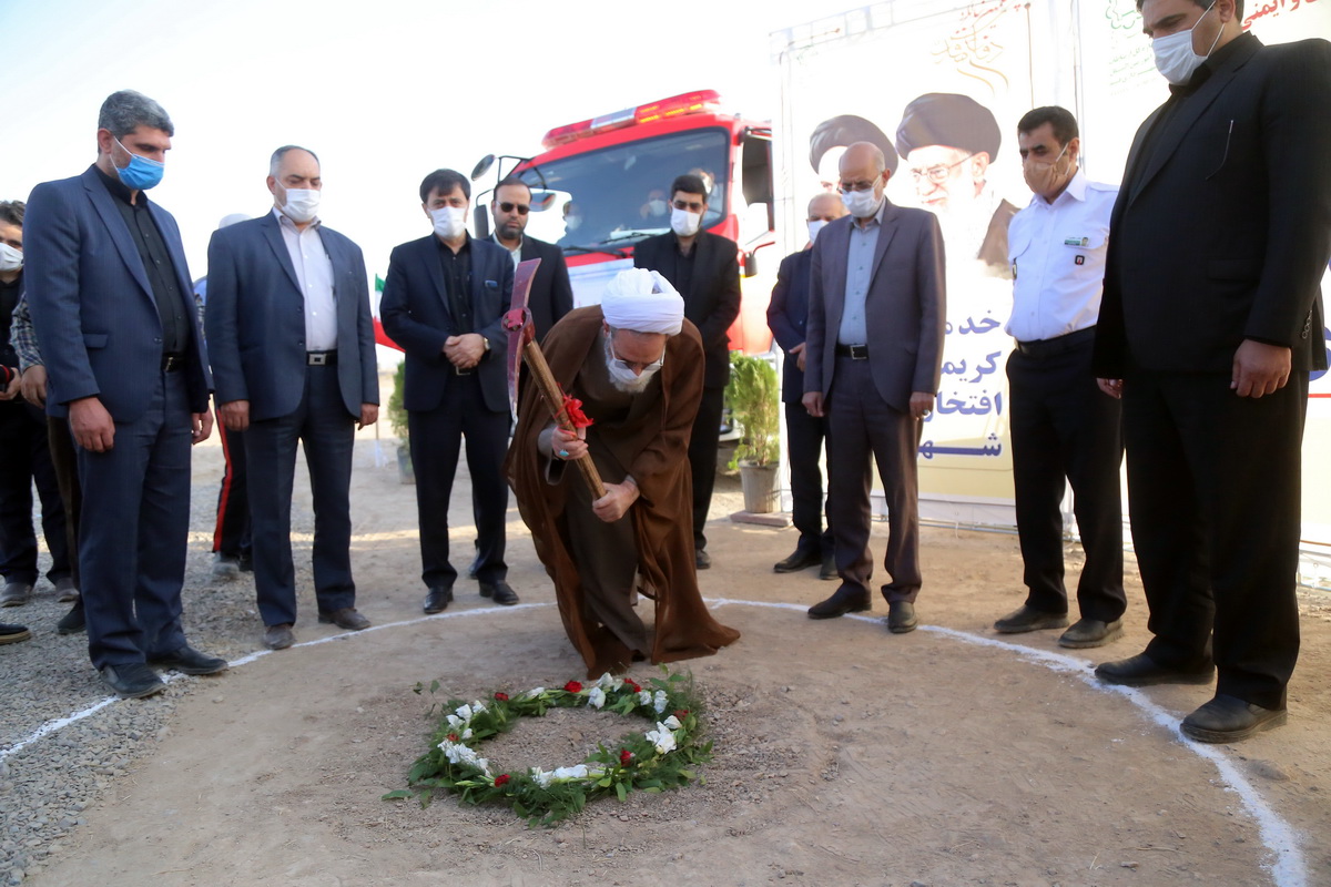 تصاویر / آئین کلنگ زنی احداث ایستگاه مرکزی آتش نشانی شهرداری قم توسط با حضور آیت الله اعرافی