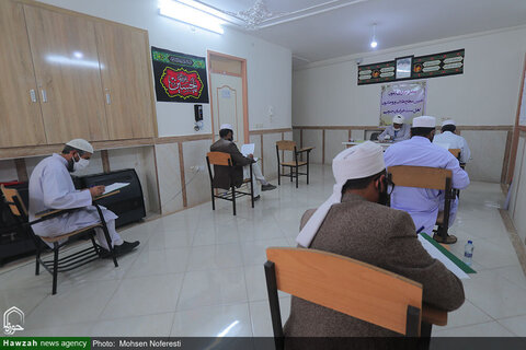 بالصور/ اختبار طلاب أهل السنة لتحديد مستوى دراستهم في محافظة خراسان الجنوبية شرقي إيران