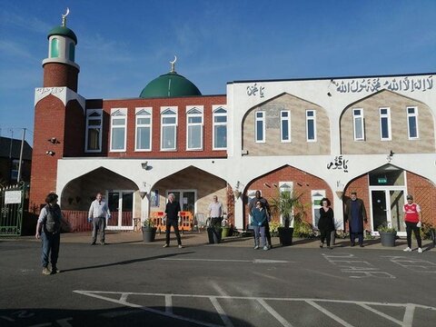 MP Victoria Prentis visits Banbury Mosque to thank volunteers for their service during coronavirus pandemic