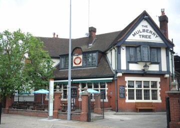 مسجدی در انگلستان برای اقامه نماز صبح مجوز می‌گیرد