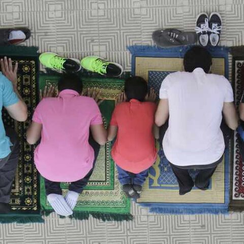 حکم دادگاه سوئد : مسلمانان می‌توانند در محل کار نماز بخوانند
