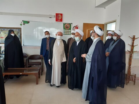 بازدید نماینده ولی فقیه در کاشان از مدرسه علمیه حضرت زینب (س) آران و بیدگل