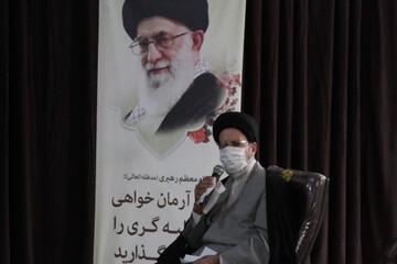 استعانت از نماز، راه نجات از استرس‌های کرونا است