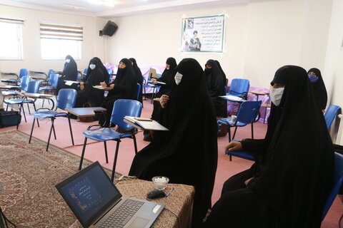 مدیرکل دانش آموختگان حوزه های علمیه خواهران؛ نشست با دانش آموختگان مازندران