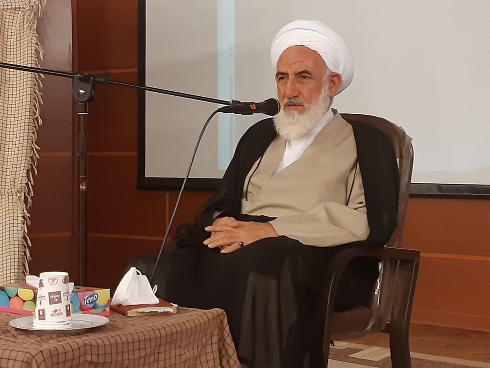  دشمن می خواهد مردم را از نظام و رهبری جدا و دلسرد کند