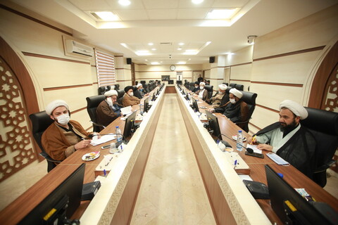 نشست مسئولان انجمن‌های علمی حوزه با آیت الله اعرافی