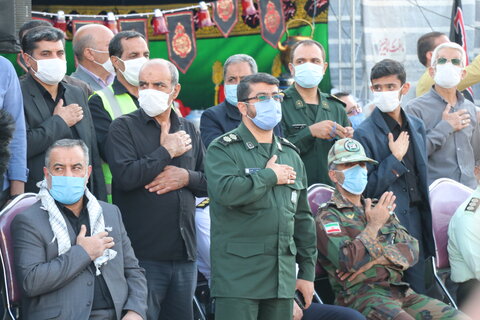 تصاویر| بر افراشته شدن پرچم حرم سید الشهدا(ع) بر فراز بین الحرمین شیراز