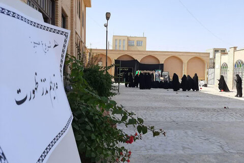 تصاویر/برپایی موکب و پیاده روی نمادین اربعین در مکتب الزهرا(س) یزد