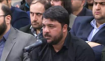 فیلم | شعرخوانی آقای رضا خورشیدی برای شهدای مدافع حرم در حضور رهبر انقلاب