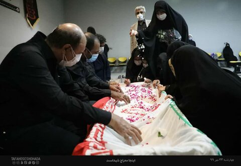 تصاویر/ وداع خانواده با روحانی شهید مدافع حرم مجید سلمانیان