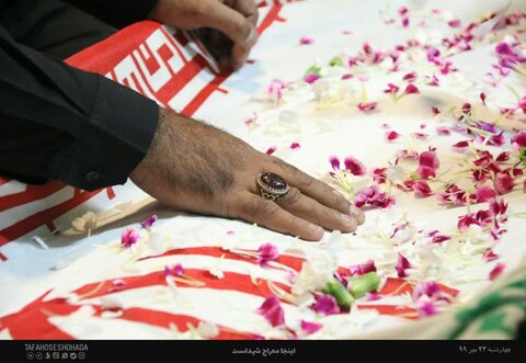 تصاویر/ وداع خانواده با روحانی شهید مدافع حرم مجید سلمانیان