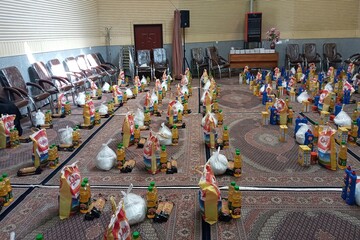 تصاویر/ تهیه و توزیع بسته های معیشتی به همت جهادگران فاطمی ارومیه