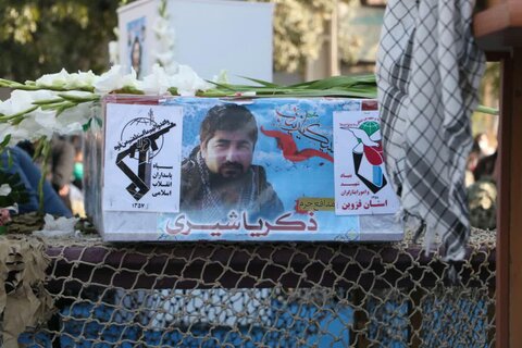 تصاویر/ مراسم تشییع شهید مدافع حرم «زکریا شیری» در قزوین
