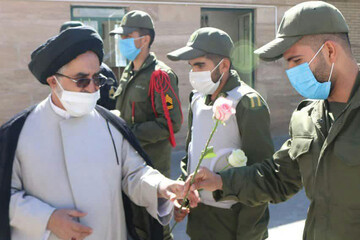 تصاویر/ دیدار امام جمعه ابرکوه با کارکنان نیروی انتظامی در هفته ناجا