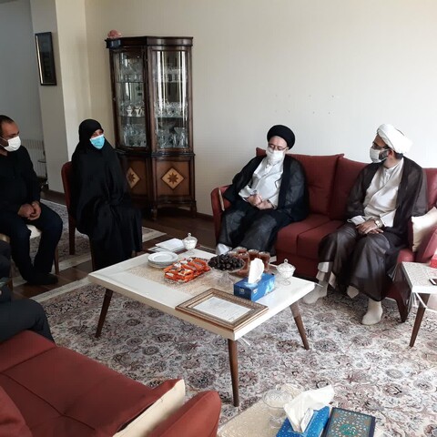 تصاویر/ حضور مسئولان حوزه علمیه تهران در منزل روحانی شهید مجید سلیمانیان