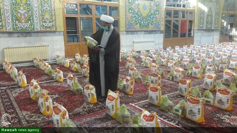 بالصور/ توزيع المساعدات الغذائية لدائرة أوقات محافظة أذربيجان الغربية في مشروع التعاطف الوطني في إيراني