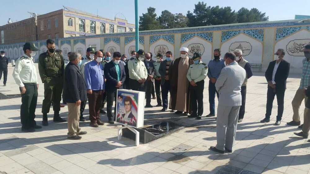   قبور شهدای آران و بیدگل عطرافشانی و گلباران شد