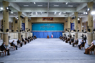 لزوم اتخاذ تصمیمهای قاطع، اقناع افکار عمومی و همکاری همگانی/کار برخی افراد در هتک حرمت رئیس‌جمهور غلط بود؛ انتقاد متفاوت از اهانت است