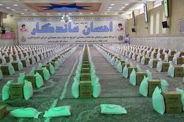 تصاویر/ توزیع سه هزار بسته معیشتی در پنجمین مرحله رزمایش مواسات و همدلی ( احسان ماندگار ) در قم