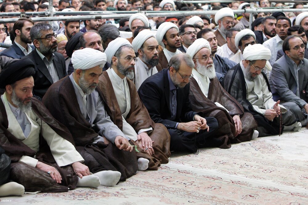 بازنشر/ تصاویر دیدار هزاران نفر از طلاب غیر ایرانی با رهبر معظم انقلاب ۳ آبان ۸۹