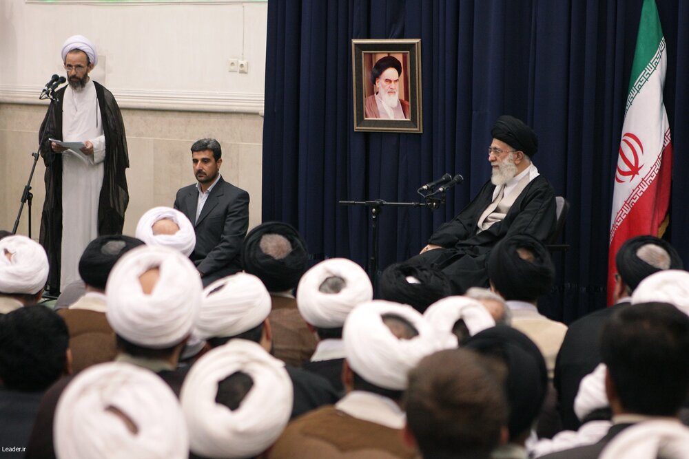 بازنشر/ تصاویر دیدار اعضای موسسه آموزشی پژوهشی امام خمینی(ره) با رهبر معظم انقلاب ۳ آبان ۸۹