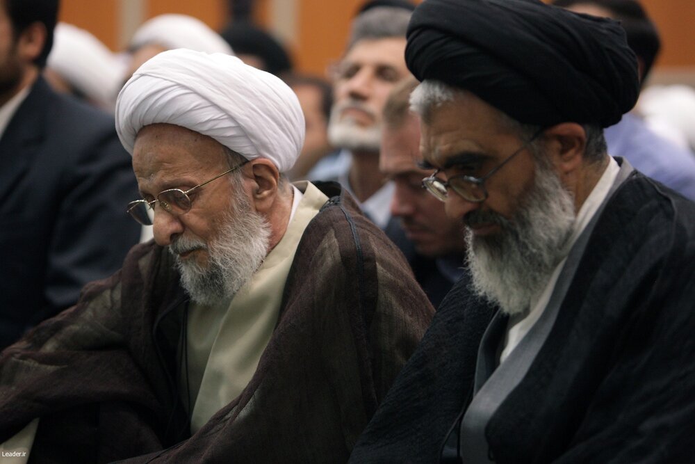 بازنشر/ تصاویر دیدار اعضای موسسه آموزشی پژوهشی امام خمینی(ره) با رهبر معظم انقلاب ۳ آبان ۸۹
