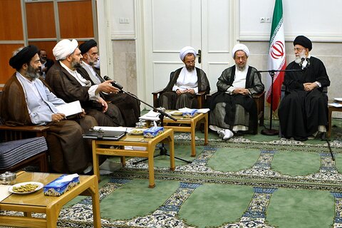 بازنشر/ تصاویر دیدار اعضای شورای عالی حوزه با رهبر معظم انقلاب ۴ آبان ۸۹