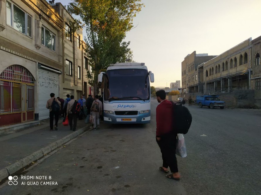 تصاویر/ اعزام گروه جهادی طلاب کردستان به استان خراسان برای مشارکت در طرح «جهاد زعفران»