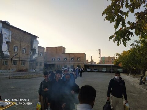 تصاویر| اعزام گروه جهادی طلاب کردستان به استان خراسان برای مشارکت در طرح «جهاد زعفران»