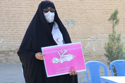 تصاویر| حضور طلاب و روحانیون در ایستگاه تذکر لسانی و توزیع ماسک سطح شهر شیراز