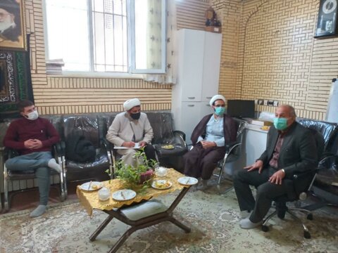تصاویر|اعزام طلاب گروه جهادی «من القلوب» مدرسه علمیه بیجار به بیمارستان امام حسین (ع) برای کمک