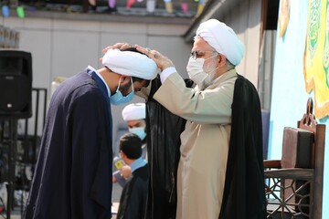 تصاویر/ عمامه گذاری طلاب مدرسه علمیه دارالسلام تهران