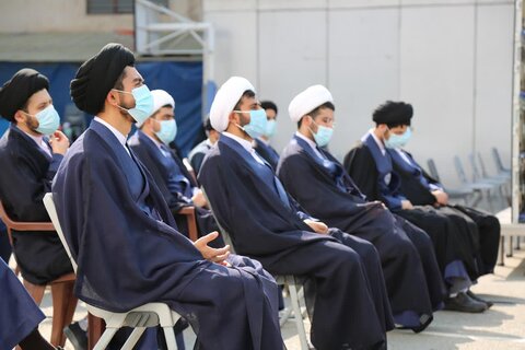 تصاویر/ عمامه گذاری طلاب مدرسه علمیه دارالسلام تهران
