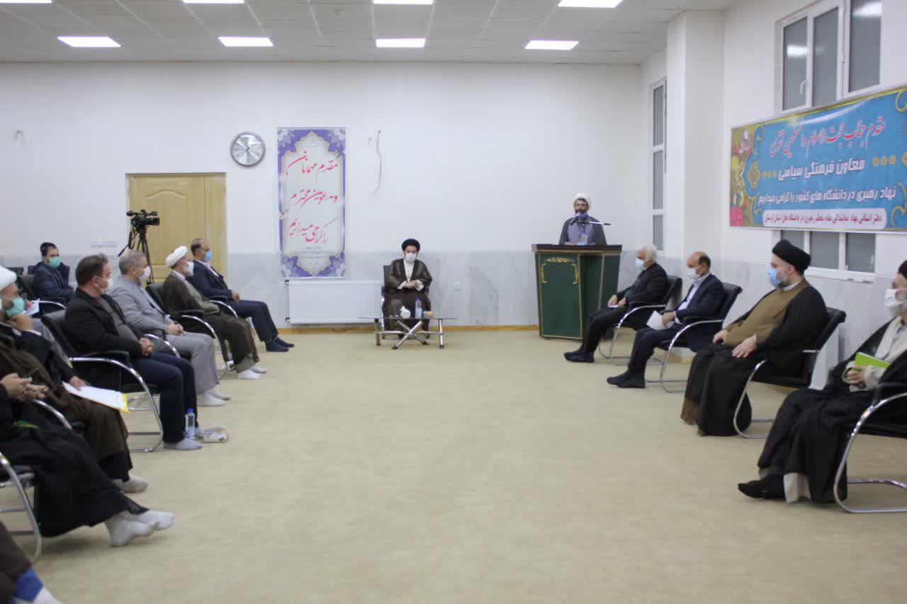 فضای انقلابی گری و تدیّن با اجبار به وجود نمی‌آید