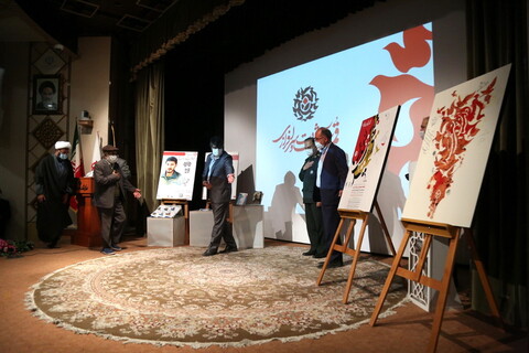 رونمایی از تولیدات فرهنگی هنری کنگره ملی شهدای استان قم