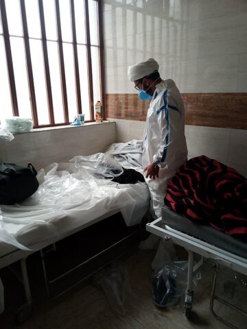 خدمت‌رسانی روحانیون جهادگر در بیمارستان‌های کرمانشاه